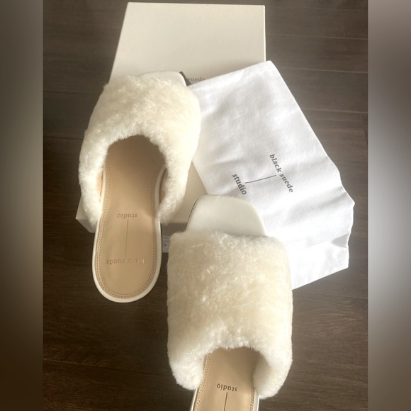 Brand New White Shearling / Leather slides - Picture 3 of 4